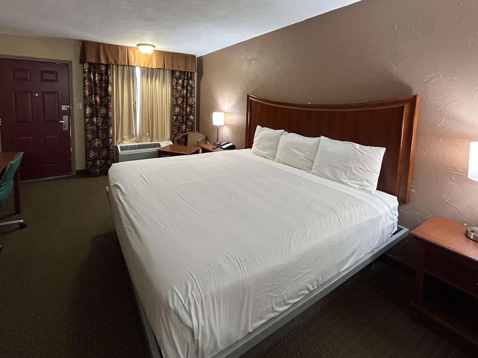 Hotel 6 Ok Ada