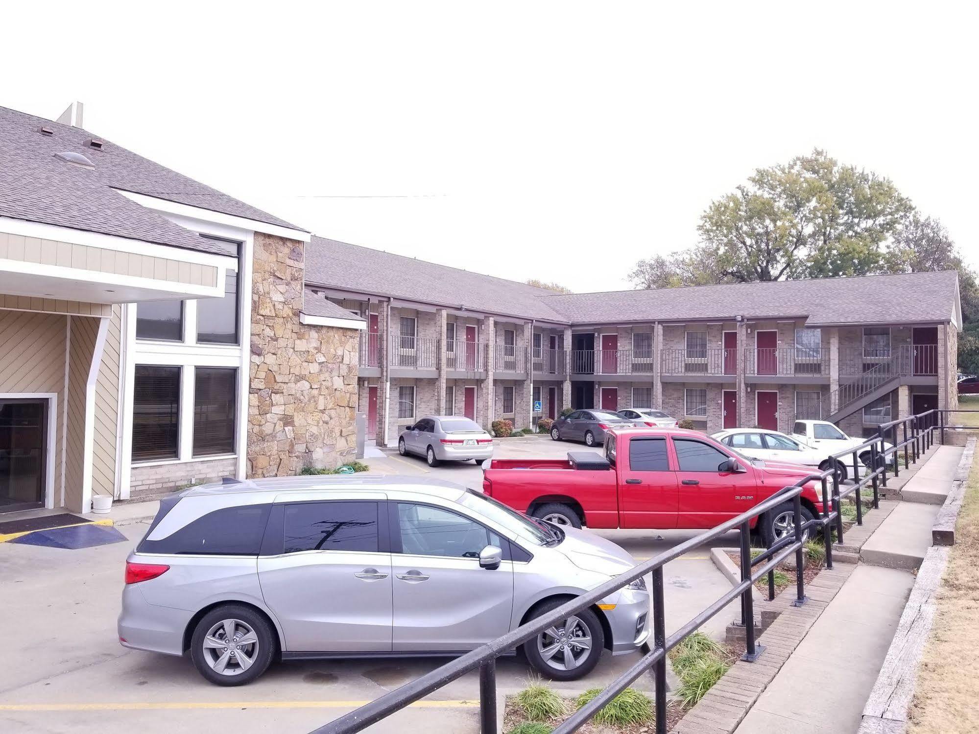 Hotel 6 Ok 2*