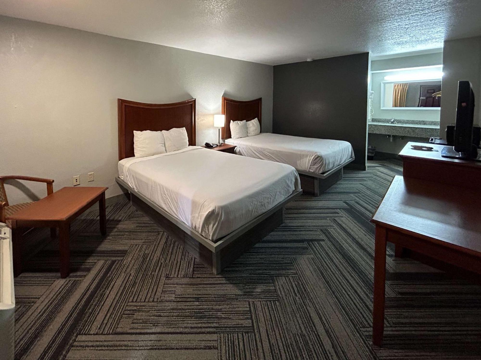 6 Ok Hotel Ada